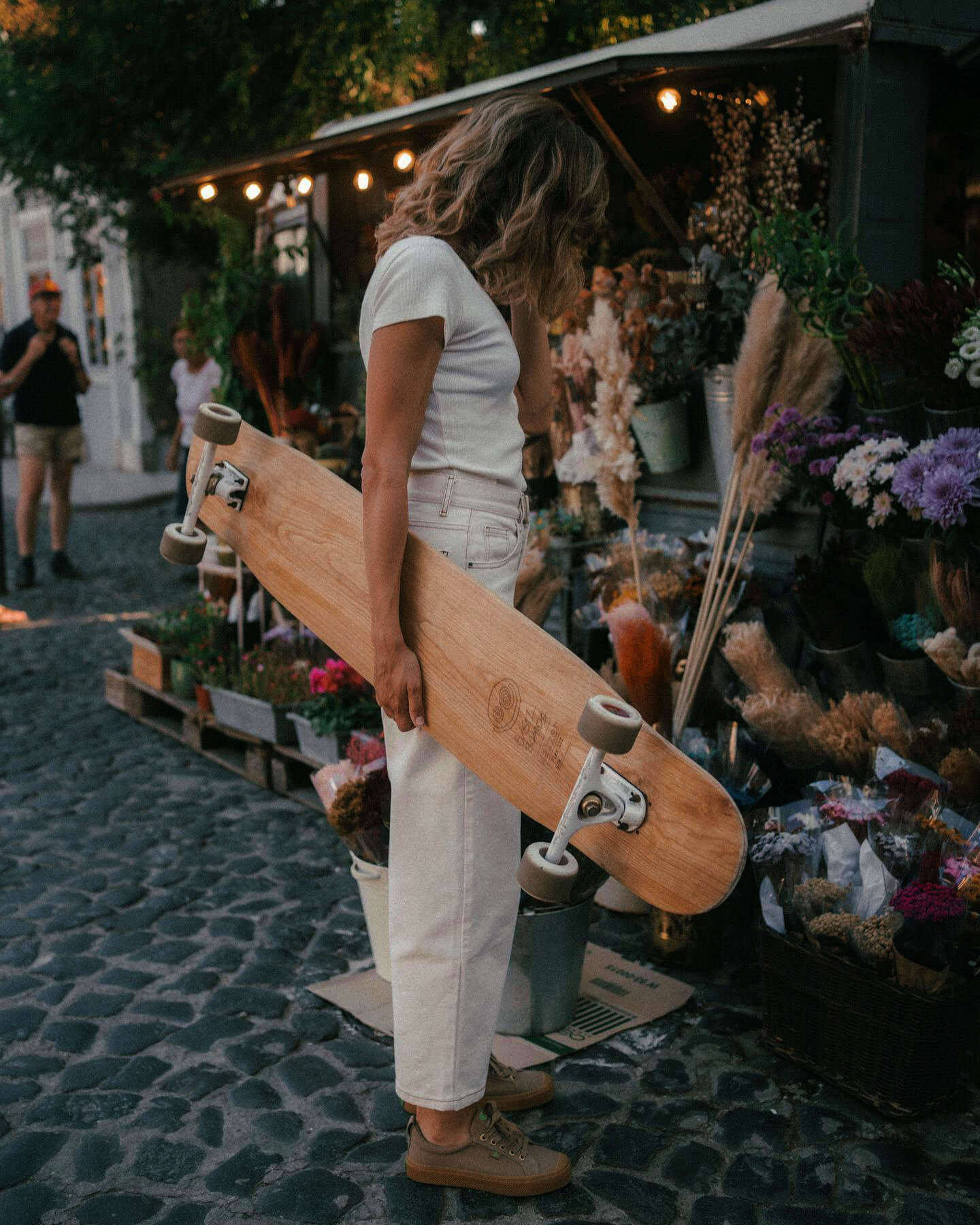 Shopping at a flower market with the Walzer in hand